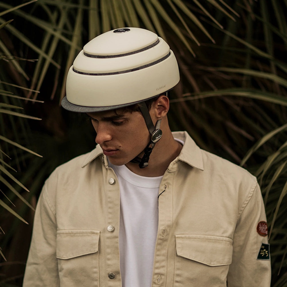 Casque de vélo de ville design pliable Closca Classic Helmet blanc homme