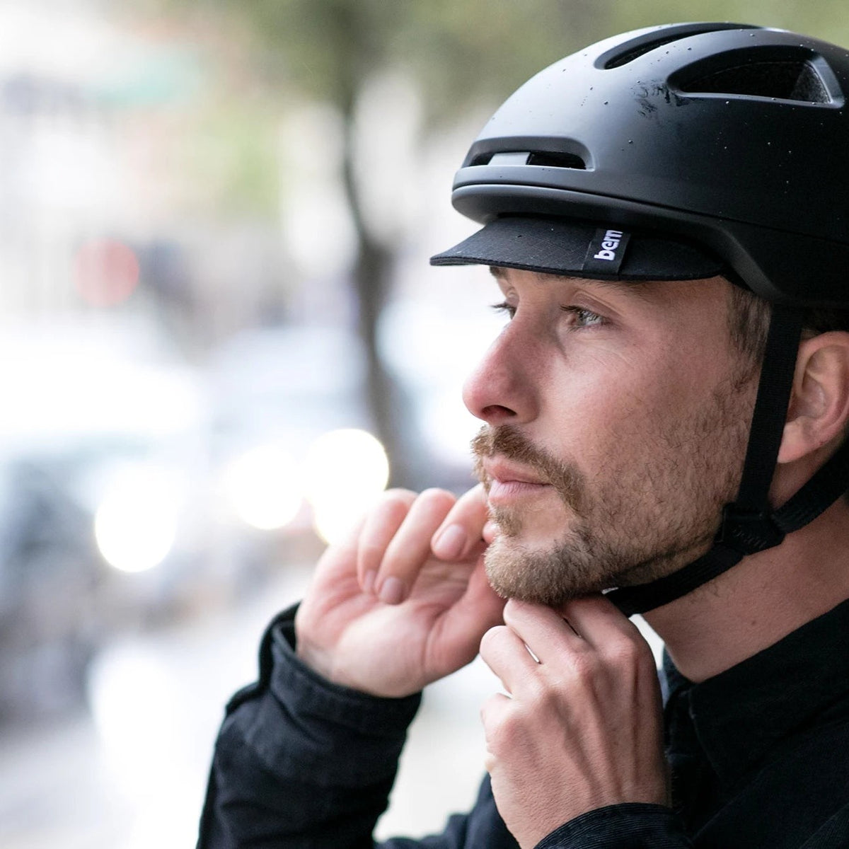 Casque vélo Bern Major MIPS noir mat porté en ville