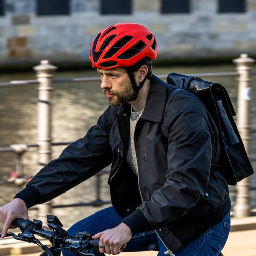 Casque Kask Protone Icon porté à vélo en ville