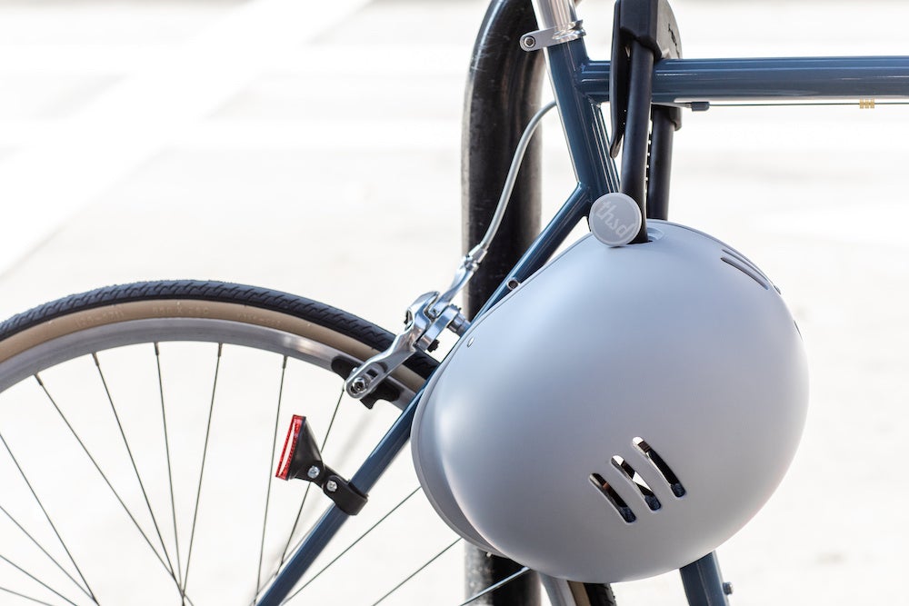 Casque vélo vintage Thousand gris arctic vue poplock sur vélo