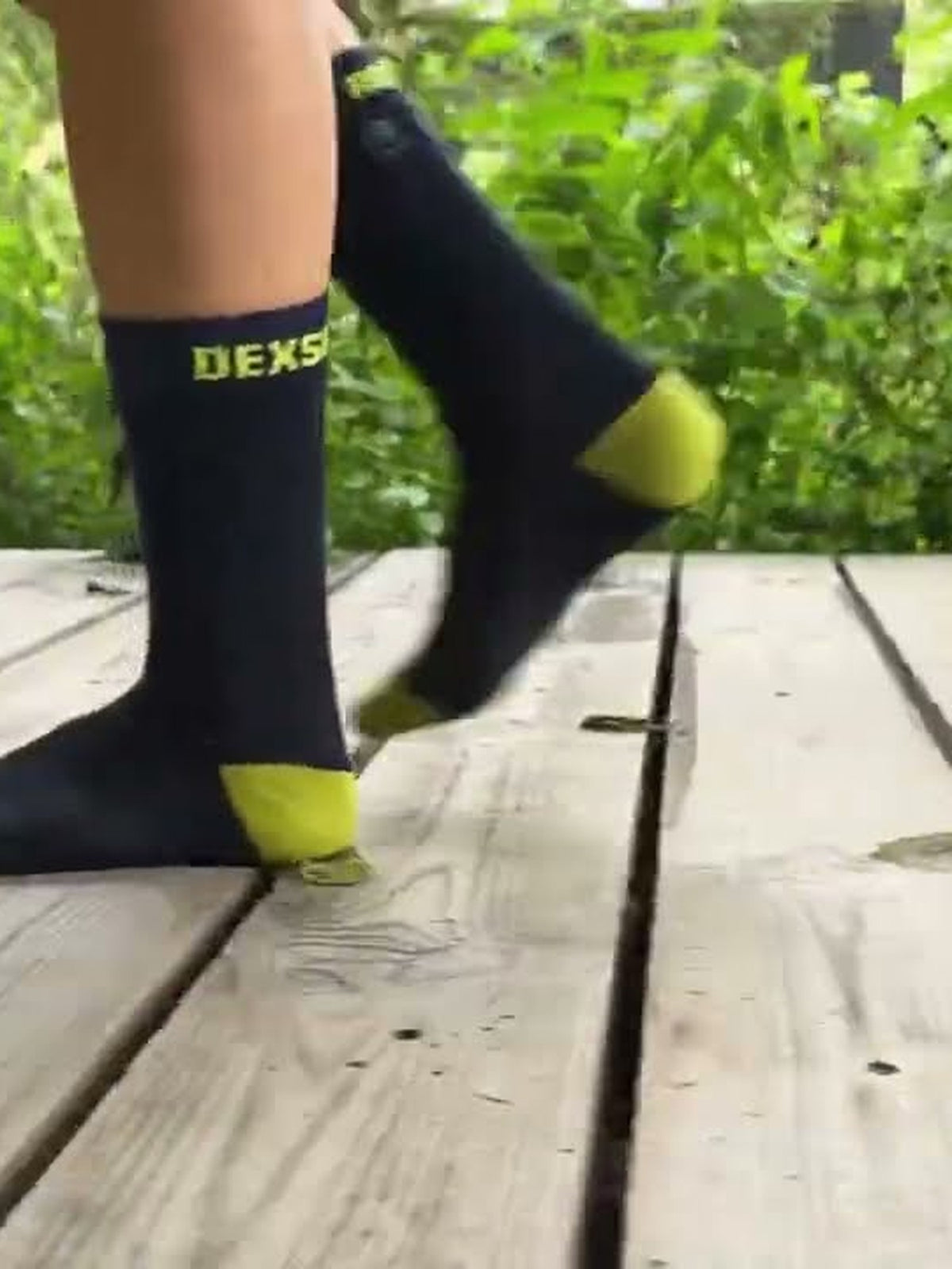 Chaussettes imperméables DexShell Ultra Thin Crew portées dehors