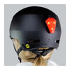 Éclairage Bern Diamond monté à l arrière d un casque de vélo