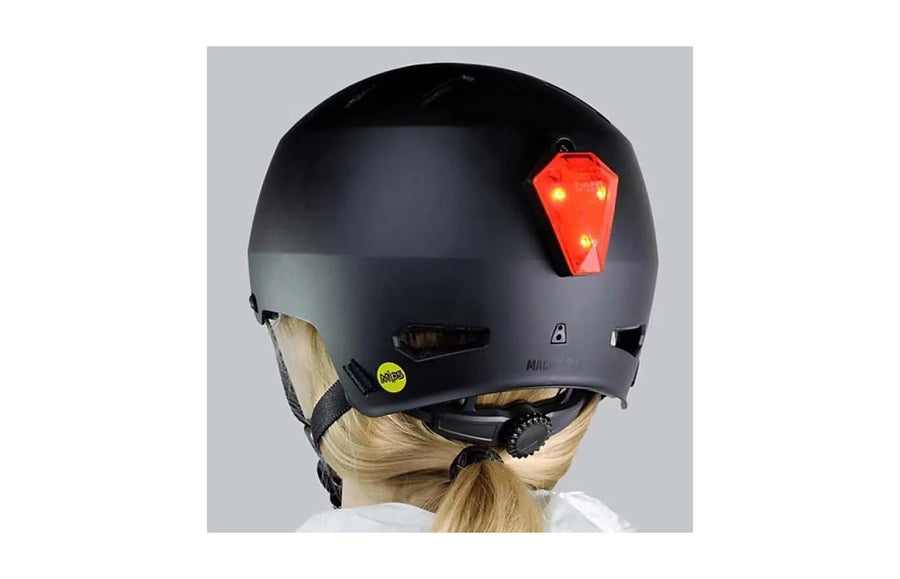 Éclairage Bern Diamond en situation sur un casque