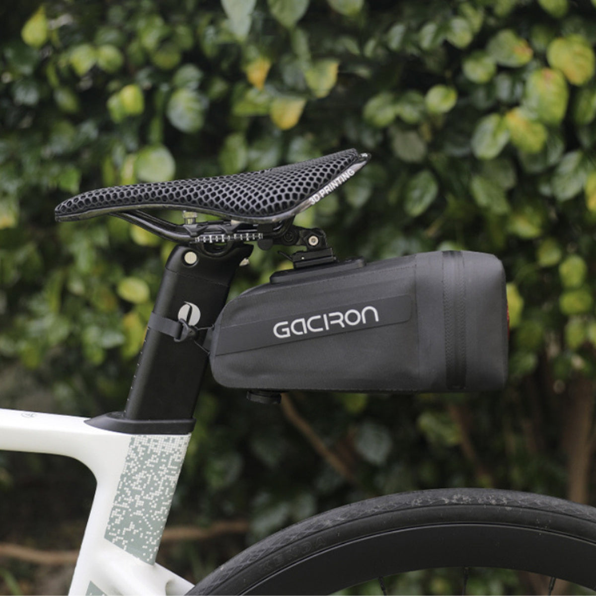Sacoche de selle Gaciron Bird Nest à feu arrière intégré sur un vélo