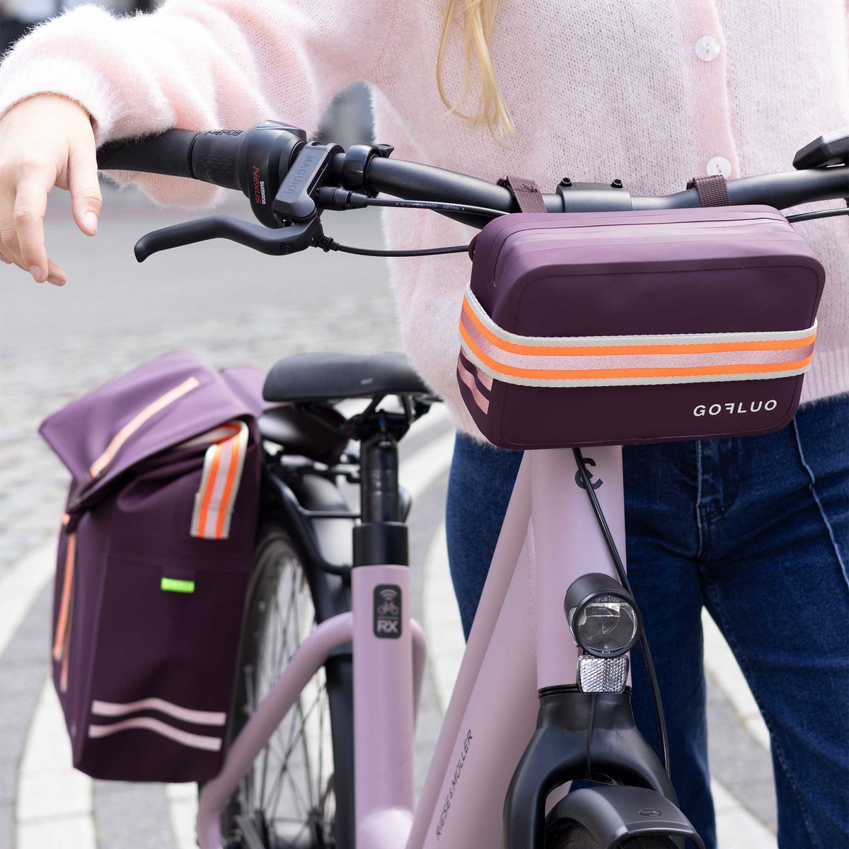 Sacoche de guidon GOFLUO Colette sur un vélo en ville