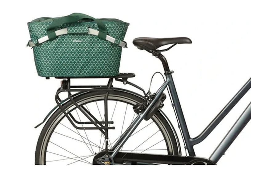 Panier Basil Flair Carry All monte sur un velo