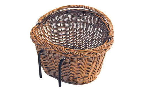 Panier vélo Basil Detroit en osier - le panier en osier naturel verni sur fond blanc