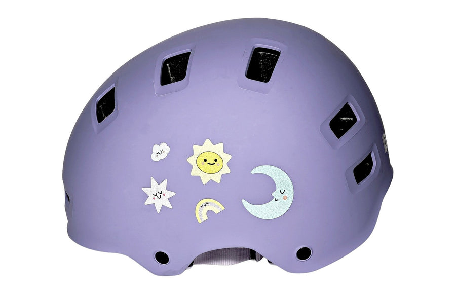 Planche mini stickers réfléchissants Stick me Baby : Univers, posés sur un casque vélo