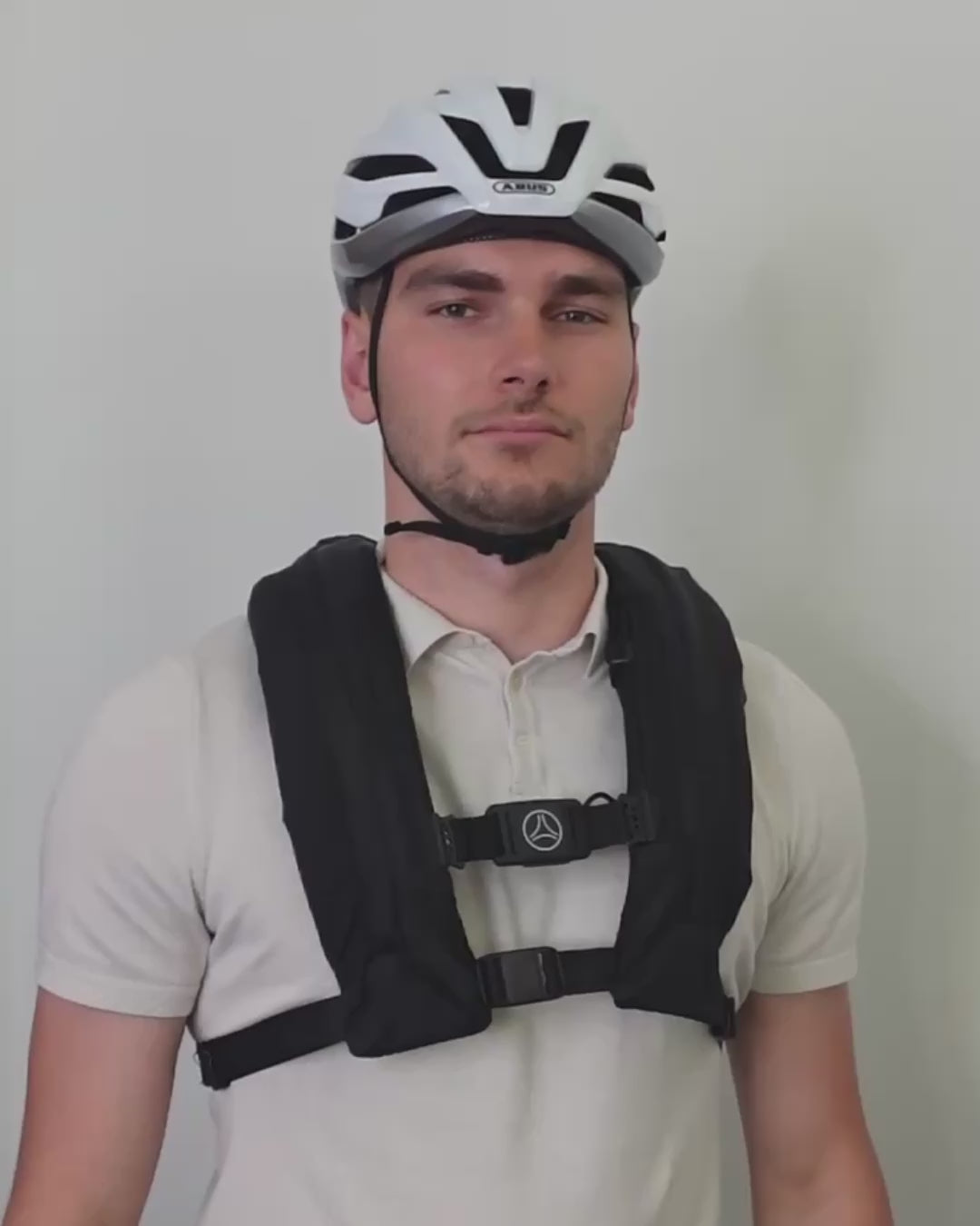 Vidéo du déclenchement de l'airbag vélo MASE Airding Fusion AirRide porté avec un casque