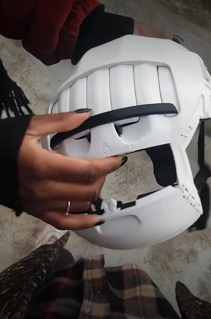 Pliage du casque pliable Overade Plixi en quelques secondes