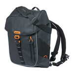 Sac à dos vélo Basil Miles Tarpaulin Hook-On 17 L coloris Noir Orange – vue trois quarts bretelles deployees