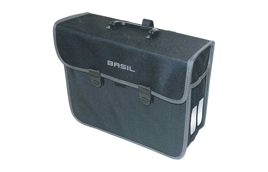 Sacoche arrière vélo Basil Malaga 13 L – la sacoche simple noire, vue de trois quarts