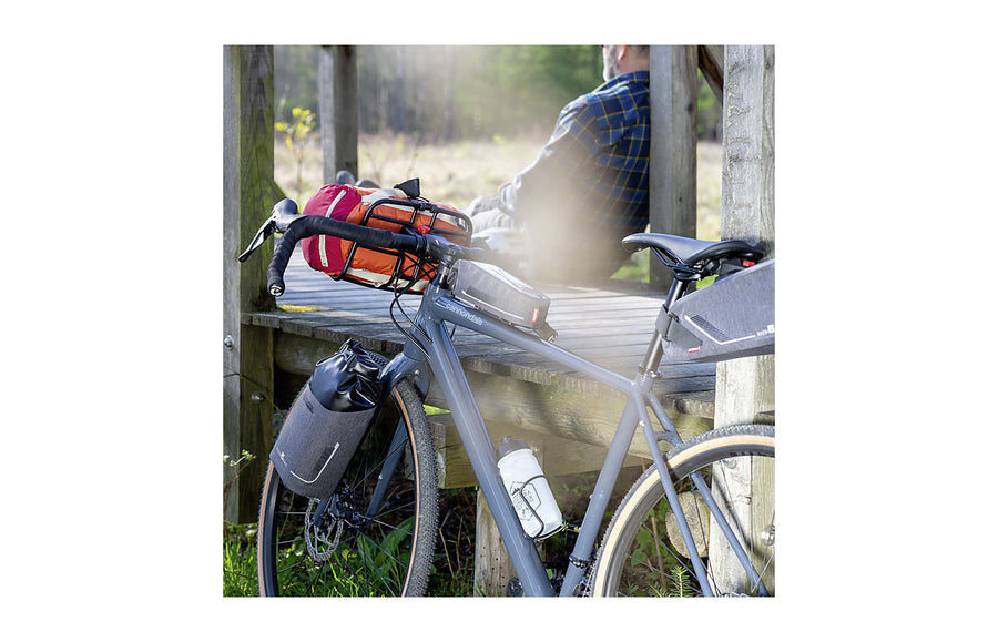 Sacoche KlickFix Bikepack Waterproof sous un jet d eau