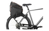 Sacoche de porte-bagages vélo Basil Move – vue de trois quarts sur le porte-bagages