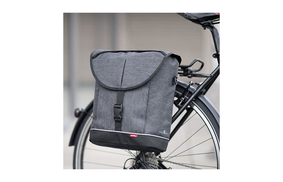 Sacoche KlickFix CITA 2 suspendue sur le porte-bagages