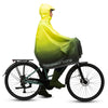 Cape de pluie vélo Tucano Urbano Garibaldina Zeta Color jaune fluo et anthracite portée sur un vélo de ville, de profil